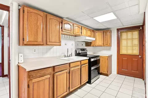 Kitchen - 30 Parsons Hill Dr, Worcester, MA 01603 photo 6 of 8
