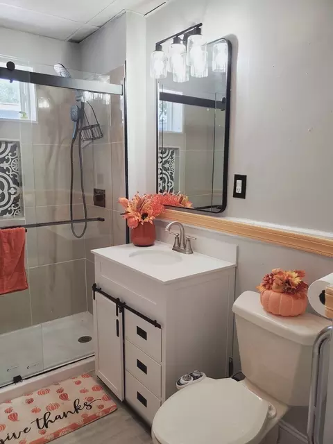 Bath - 25 Kimberly Ave, Springfield, MA 01108 photo 2 of 2