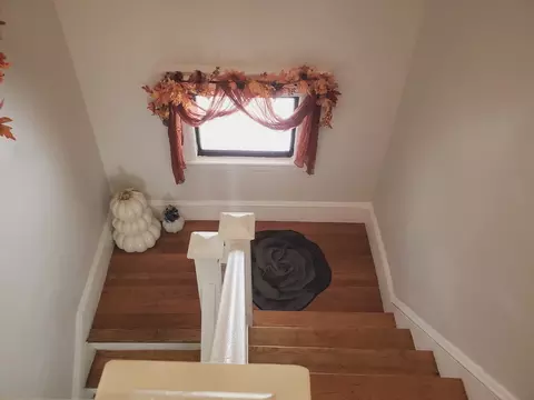 Entry Way - 25 Kimberly Ave, Springfield, MA 01108 photo 4 of 5