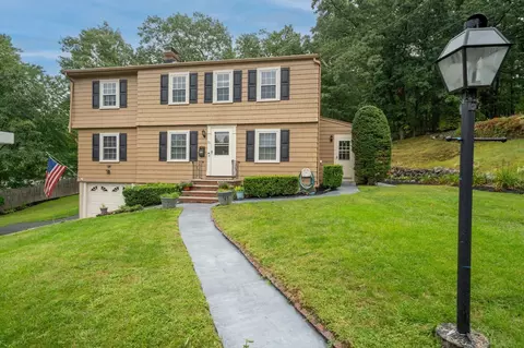 23 Fisher Ter, Woburn, MA 01801