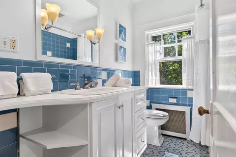 Bath - 7 Dexter Rd, Wellesley, MA 02482 photo 1 of 2