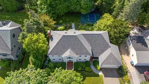 93 Beethoven Ave, Waban, MA 02468