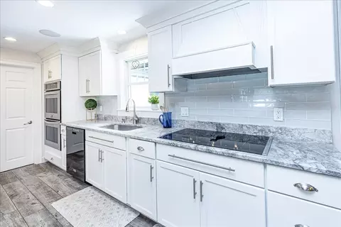 Kitchen - 9 Algonquin Rd, Danvers, MA 01923 photo 6 of 8
