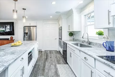 Kitchen - 9 Algonquin Rd, Danvers, MA 01923 photo 7 of 8