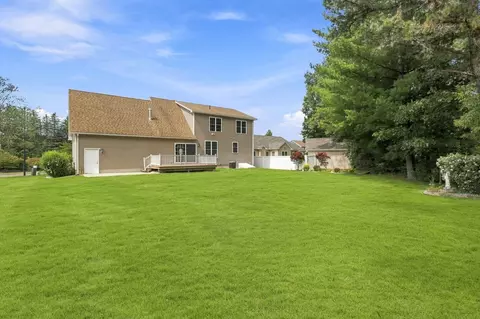 Exterior - 33 Caddyshack Dr, Chicopee, MA 01020 photo 9 of 9