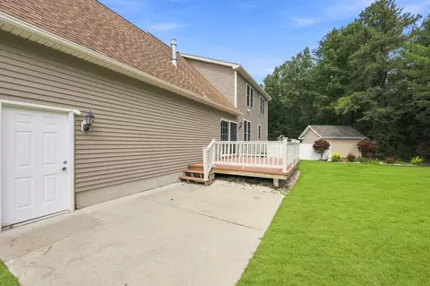 Exterior - 33 Caddyshack Dr, Chicopee, MA 01020 photo 7 of 9