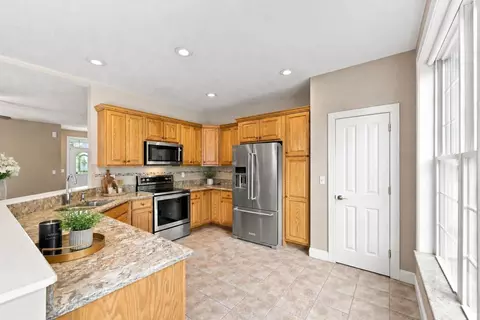 Kitchen - 33 Caddyshack Dr, Chicopee, MA 01020 photo 2 of 5
