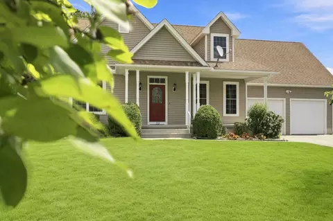 Exterior - 33 Caddyshack Dr, Chicopee, MA 01020 photo 3 of 9