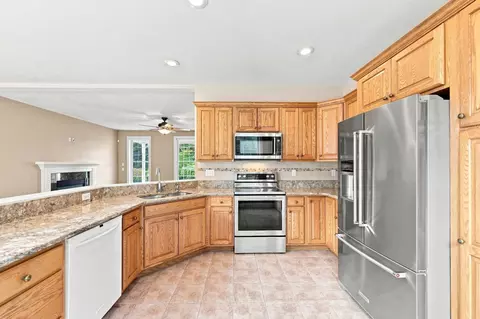 Kitchen - 33 Caddyshack Dr, Chicopee, MA 01020 photo 3 of 5