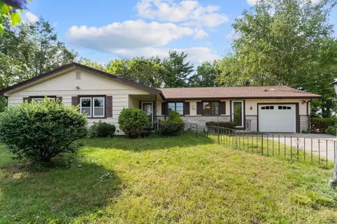 28 Richardi Ln, Braintree, MA 02184