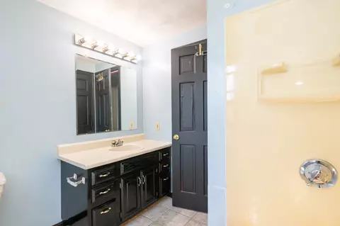 Bath - 136 North St, Danvers, MA 01923 photo 3 of 3