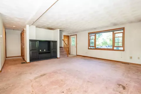 Living - 136 North St, Danvers, MA 01923 photo 4 of 6