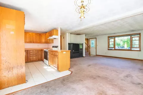 Living - 136 North St, Danvers, MA 01923 photo 5 of 6