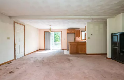 Living - 136 North St, Danvers, MA 01923 photo 2 of 6