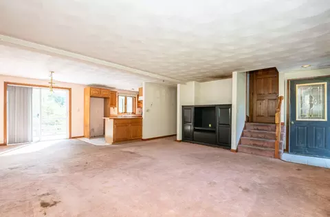 Living - 136 North St, Danvers, MA 01923 photo 3 of 6