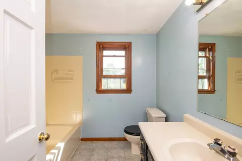 Bath - 136 North St, Danvers, MA 01923 photo 2 of 3