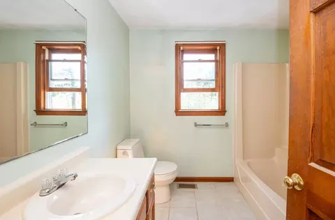 Bath - 136 North St, Danvers, MA 01923 photo 1 of 3