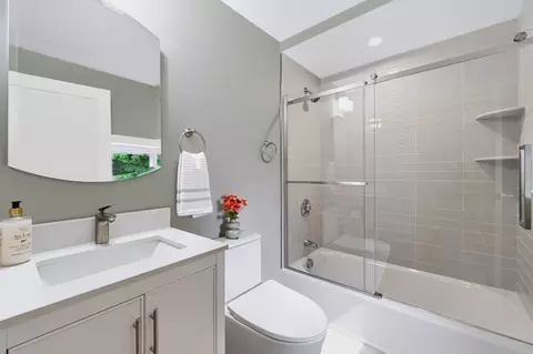 Bath - 19 Charnock St #2, Beverly, MA 01915 photo 2 of 2