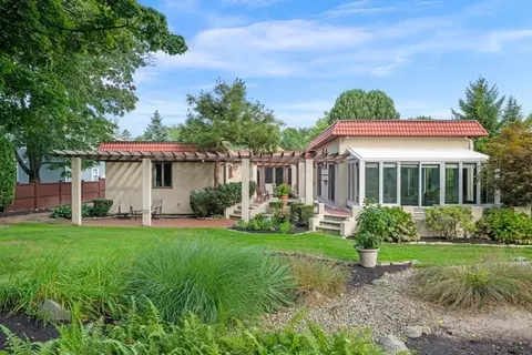 Exterior - 37 Phillips Beach Ave, Swampscott, MA 01907 photo 3 of 12