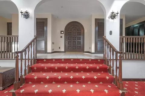 Entry Way - 37 Phillips Beach Ave, Swampscott, MA 01907 photo 1 of 2