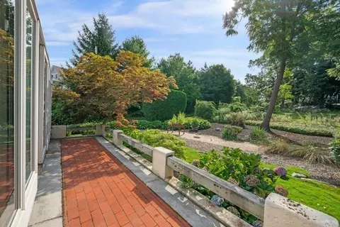 Exterior - 37 Phillips Beach Ave, Swampscott, MA 01907 photo 11 of 12