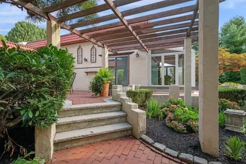 Exterior - 37 Phillips Beach Ave, Swampscott, MA 01907 photo 9 of 12