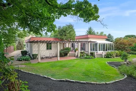 Exterior - 37 Phillips Beach Ave, Swampscott, MA 01907 photo 4 of 12