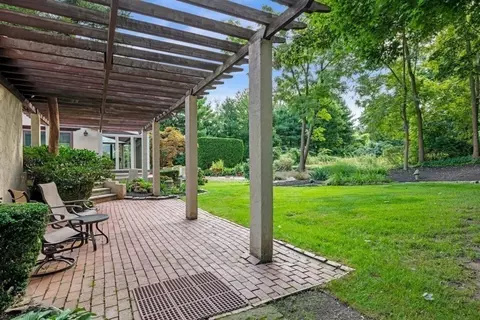 Exterior - 37 Phillips Beach Ave, Swampscott, MA 01907 photo 10 of 12