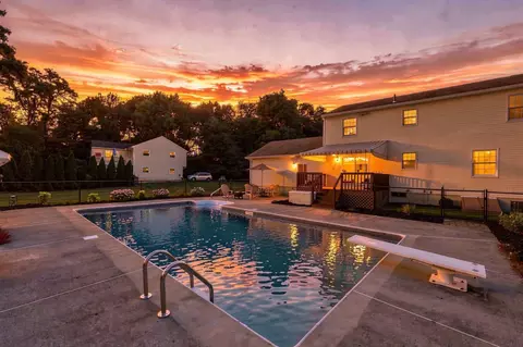 89 Zachary Ln, Agawam, MA 01001