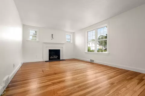 Living - 26 Elliott St, Reading, MA 01867 photo 2 of 2