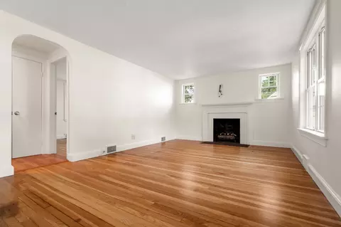Living - 26 Elliott St, Reading, MA 01867 photo 1 of 2