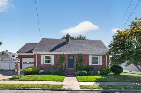 10 West St, New Bedford, MA 02740