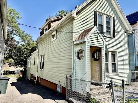 241 Webster Ave, Chelsea, MA 02150