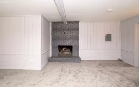 Living - 595 Main St, Acushnet, MA 02743 photo 4 of 7