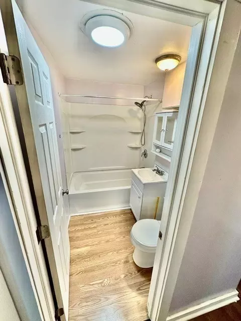 Bath - 65 Rochelle St, Springfield, MA 01109 photo 2 of 2