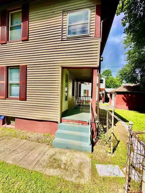 Exterior - 65 Rochelle St, Springfield, MA 01109 photo 3 of 5