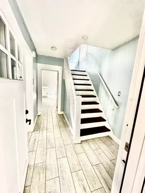 Entry Way - 65 Rochelle St, Springfield, MA 01109 photo 1 of 5