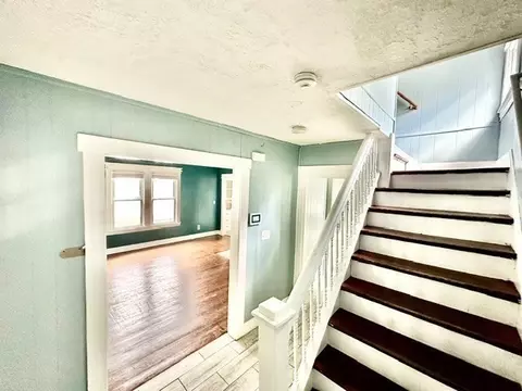Entry Way - 65 Rochelle St, Springfield, MA 01109 photo 2 of 5
