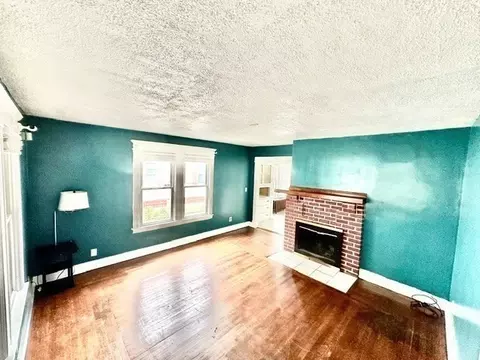 Living - 65 Rochelle St, Springfield, MA 01109 photo 1 of 5