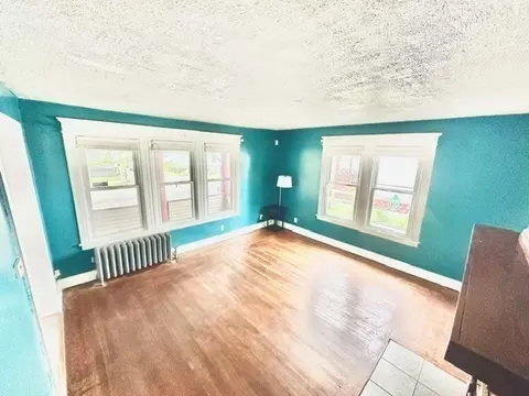 Living - 65 Rochelle St, Springfield, MA 01109 photo 2 of 5