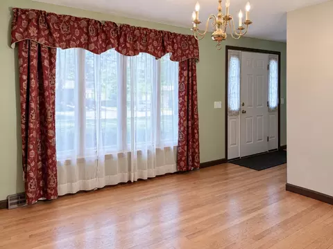 Living - 138 Slate Rd, Chicopee, MA 01020 photo 6 of 10