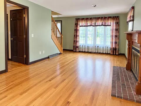Living - 138 Slate Rd, Chicopee, MA 01020 photo 5 of 10
