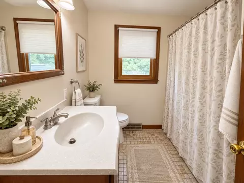 Bath - 138 Slate Rd, Chicopee, MA 01020 photo 4 of 7