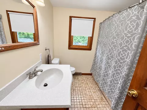 Bath - 138 Slate Rd, Chicopee, MA 01020 photo 5 of 7