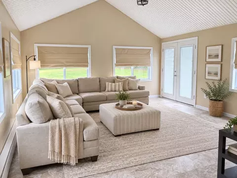 Living - 138 Slate Rd, Chicopee, MA 01020 photo 7 of 10