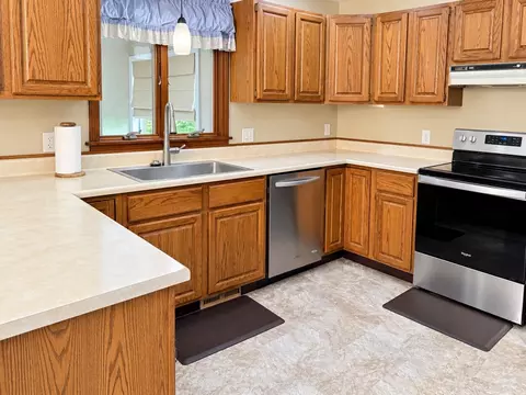 Kitchen - 138 Slate Rd, Chicopee, MA 01020 photo 4 of 6