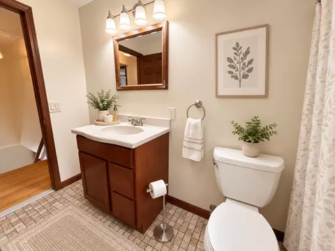 Bath - 138 Slate Rd, Chicopee, MA 01020 photo 6 of 7