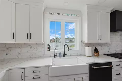 Kitchen - 59 Riverview Ave, Danvers, MA 01923 photo 4 of 5