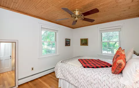 Bedroom - 67 Cross St, Rowley, MA 01969 photo 6 of 7