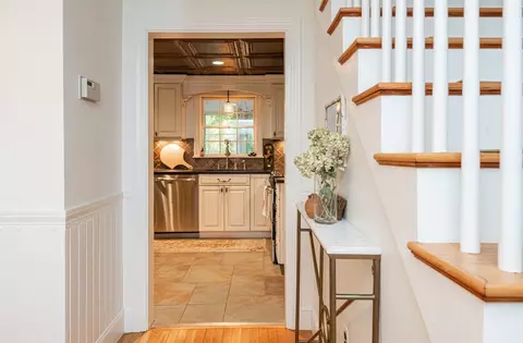 Entry Way - 67 Cross St, Rowley, MA 01969 photo 3 of 4